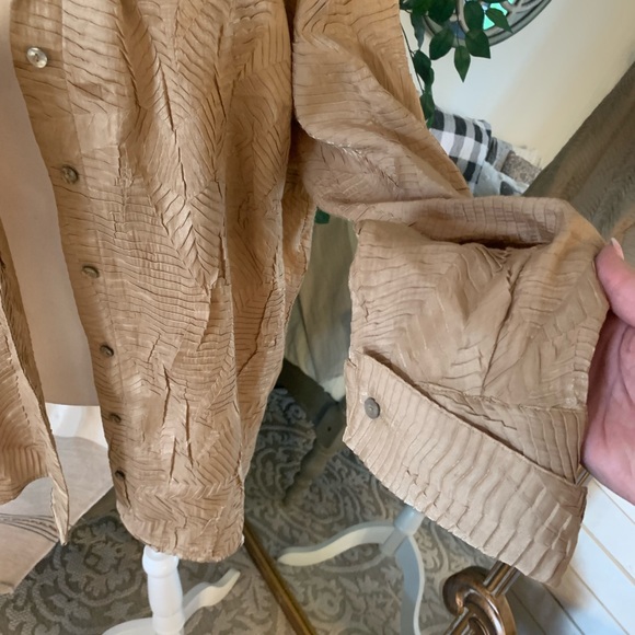 Maggie Barnes textured, long sleeve button-up shirt 24W - Picture 2 of 5